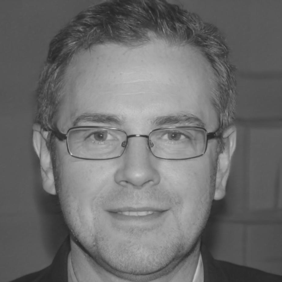 Retrato de Miguel Fernández, graduado de GhostAlgorithm